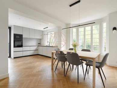 Maison à vendre 6 pièces de 195,02 m² à Saint-Maur-des-Fossés