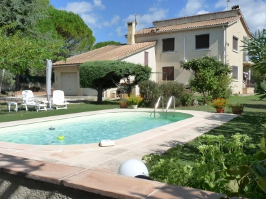 Maison à vendre 6 pièces de 180 m² à Saint-Martin-de-la-Brasque