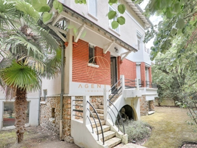 Maison à vendre 6 pièces de 195,02 m² à Saint-Maur-des-Fossés