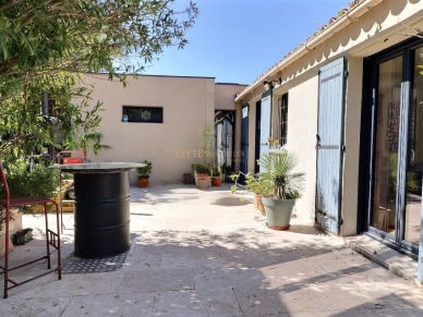 Maison à vendre 6 pièces de 167 m² à Saint-Chamas