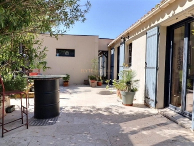 Maison à vendre 6 pièces de 167 m² à Saint-Chamas