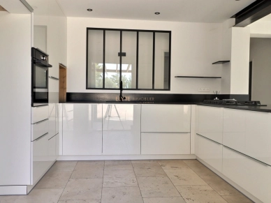 Maison à vendre 7 pièces de 174 m² à Saint-Chamas