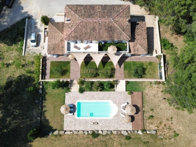 Maison à vendre 9 pièces de 334 m² à Rousset