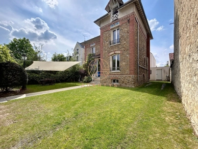Maison à vendre 9 pièces de 198,25 m² à Saint-Maur-des-Fossés