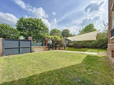 Maison à vendre 9 pièces de 198,25 m² à Saint-Maur-des-Fossés