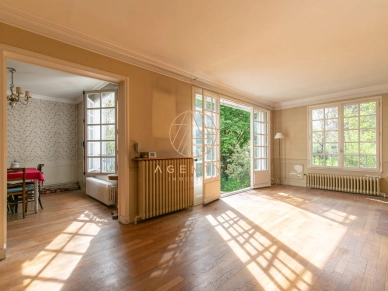 Maison à vendre 10 pièces de 177,29 m² à Saint-Maur-des-Fossés