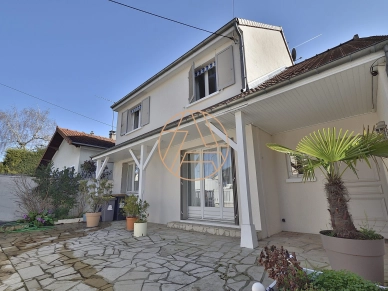 Maison à vendre 7 pièces de 146,62 m² à Ormesson-sur-Marne