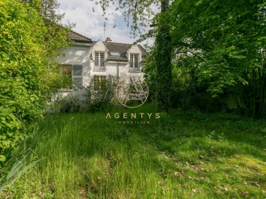 Maison à vendre 10 pièces de 177,29 m² à Saint-Maur-des-Fossés