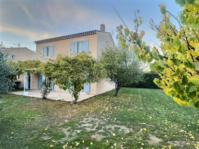 Maison à vendre 4 pièces de 111 m² à Peyrolles-en-Provence