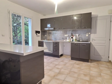 Maison à vendre 4 pièces de 111 m² à Peyrolles-en-Provence