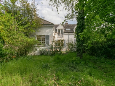 Maison à vendre 10 pièces de 177,29 m² à Saint-Maur-des-Fossés