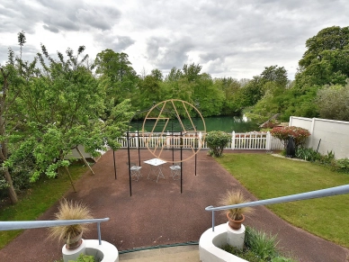 Maison à vendre 6 pièces de 174,44 m² à Chennevières-sur-Marne