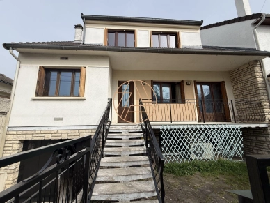 Maison à vendre 6 pièces de 149 m² à Saint-Maur-des-Fossés