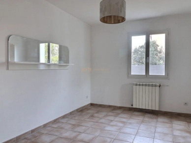 Maison à vendre 4 pièces de 111 m² à Peyrolles-en-Provence