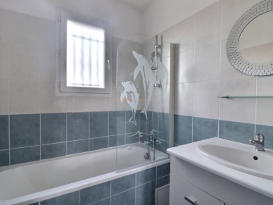 Maison à vendre 4 pièces de 111 m² à Peyrolles-en-Provence