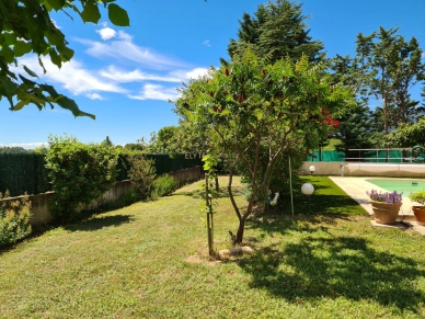 Maison à vendre 6 pièces de 180 m² à Saint-Martin-de-la-Brasque