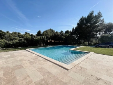 Maison à vendre 6 pièces de 255 m² à La Bastidonne