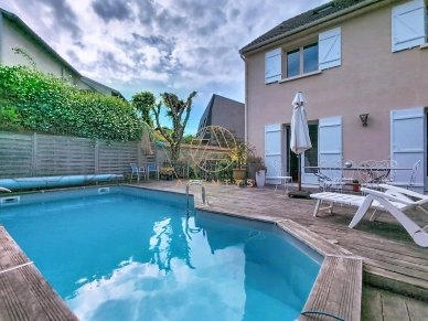 Maison à vendre 7 pièces de 136 m² à Saint-Maur-des-Fossés