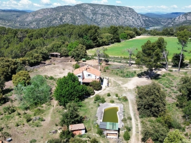 Maison à vendre 4 pièces de 105 m² à Jouques