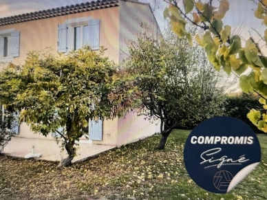 Maison à vendre 4 pièces de 111 m² à Peyrolles-en-Provence