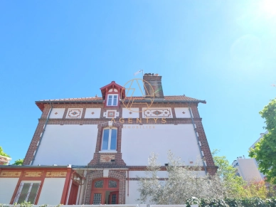 Maison à vendre 12 pièces de 384,42 m² à Joinville-le-Pont