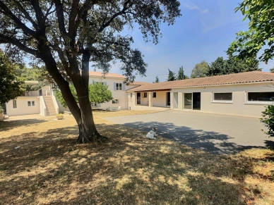 Maison à vendre 7 pièces de 233 m² à Saint-Chamas