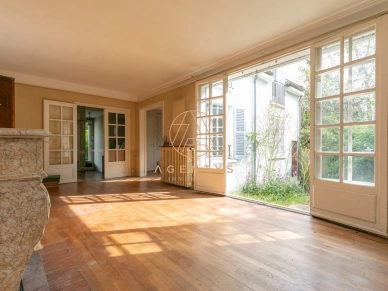 Maison vendu 10 pièces de 177,29 m² à Saint-Maur-des-Fossés