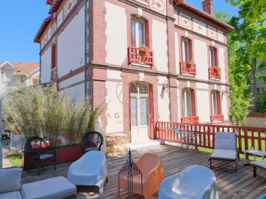 Maison à vendre 12 pièces de 384,42 m² à Joinville-le-Pont