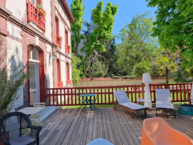 Maison à vendre 12 pièces de 384,42 m² à Joinville-le-Pont