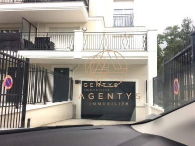 Garage à louer de 13 m² à Le Plessis-Trévise