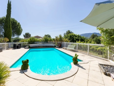 Maison à vendre 6 pièces de 207,26 m² à Pourrières