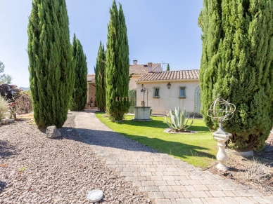 Maison à vendre 6 pièces de 207,26 m² à Pourrières