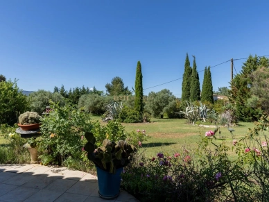 Maison à vendre 6 pièces de 207,26 m² à Pourrières