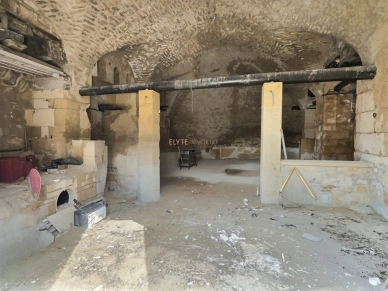 Maison vendu 1 pièces de 169,3 m² à Lançon-Provence