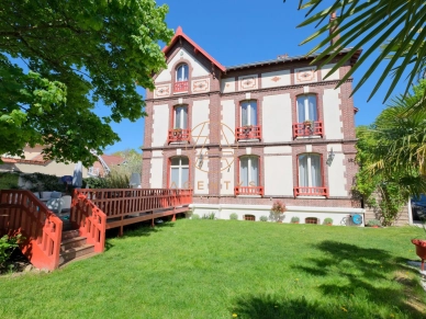 Maison à vendre 12 pièces de 384,42 m² à Joinville-le-Pont