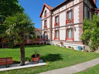 Maison à vendre 12 pièces de 384,42 m² à Joinville-le-Pont
