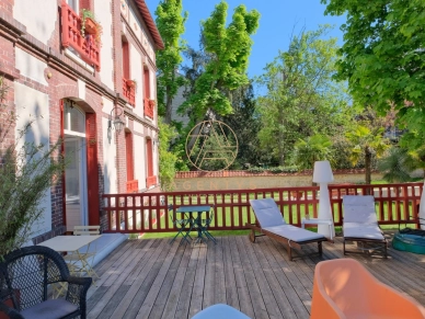 Maison à vendre 12 pièces de 384,42 m² à Joinville-le-Pont