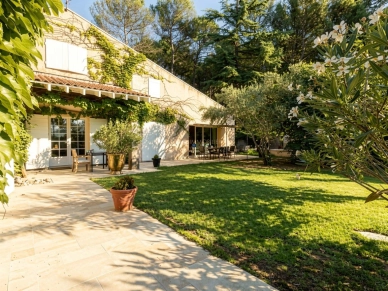 Maison à vendre 7 pièces de 250 m² à Châteauneuf-le-Rouge