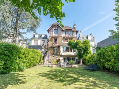 Maison à vendre 7 pièces de 215 m² à Nogent-sur-Marne