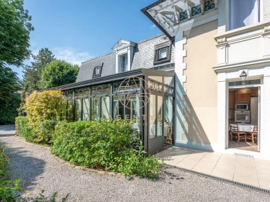 Maison à vendre 9 pièces de 243 m² à Le Perreux-sur-Marne