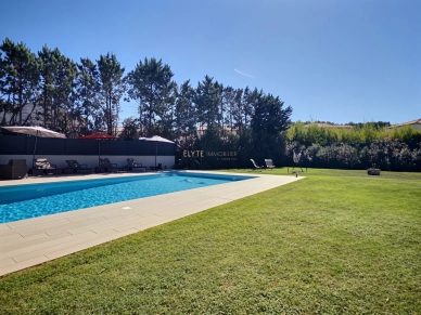 Maison à vendre 10 pièces de 271,43 m² à Peynier