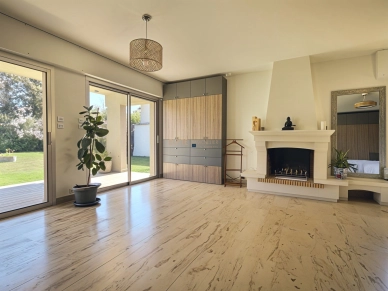 Maison à vendre 10 pièces de 271,43 m² à Peynier