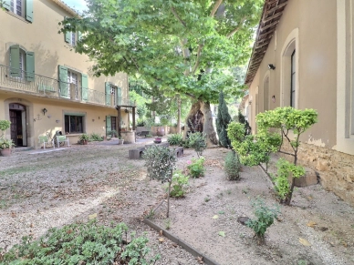 Maison à vendre 9 pièces de 482 m² à Saint-Chamas