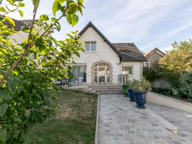 Maison à vendre 6 pièces de 135,82 m² à Ormesson-sur-Marne