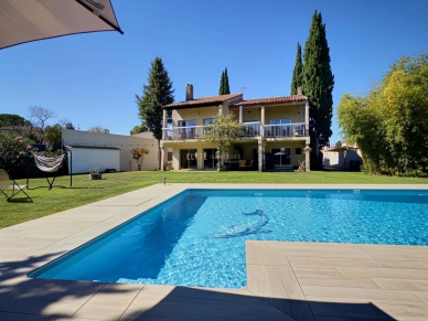 Maison à vendre 10 pièces de 271,43 m² à Peynier
