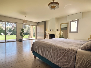 Maison à vendre 10 pièces de 271,43 m² à Peynier