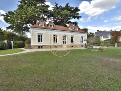 Maison à vendre 9 pièces de 260 m² à Sucy-en-Brie