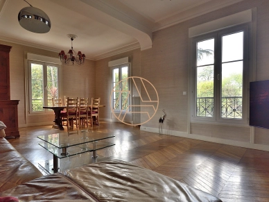 Maison à vendre 9 pièces de 260 m² à Sucy-en-Brie