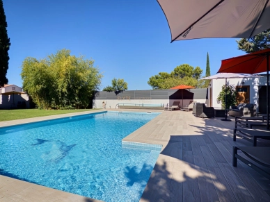Maison à vendre 10 pièces de 271,43 m² à Peynier