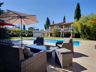 Maison à vendre 10 pièces de 271,43 m² à Peynier